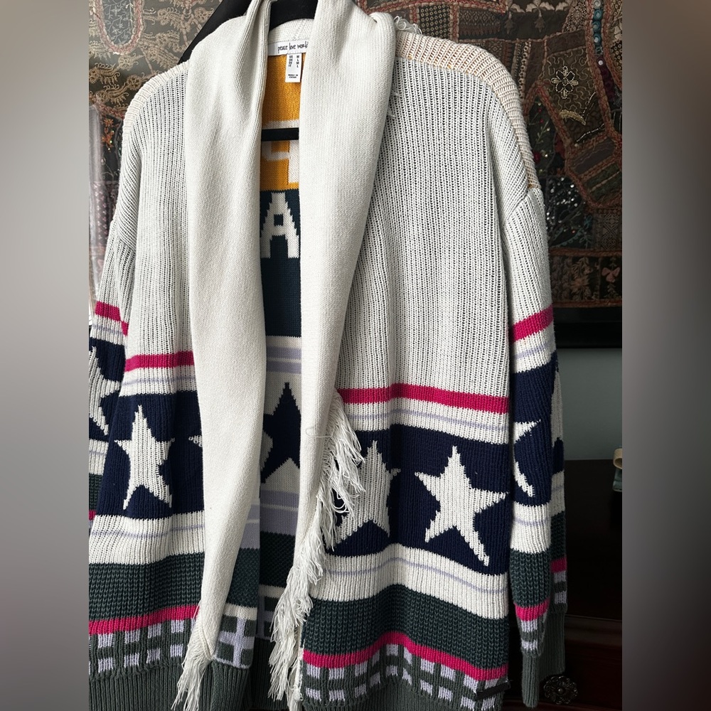Like new, Peace Love World Star Patterned Cardigan with Fringe. M. - Picture 5 of 5